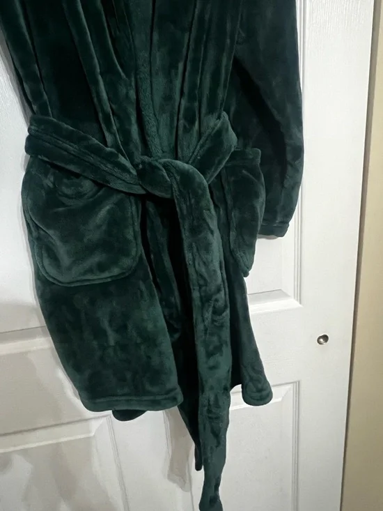 Victoria Secret Plush Robe - Picture 3 of 3